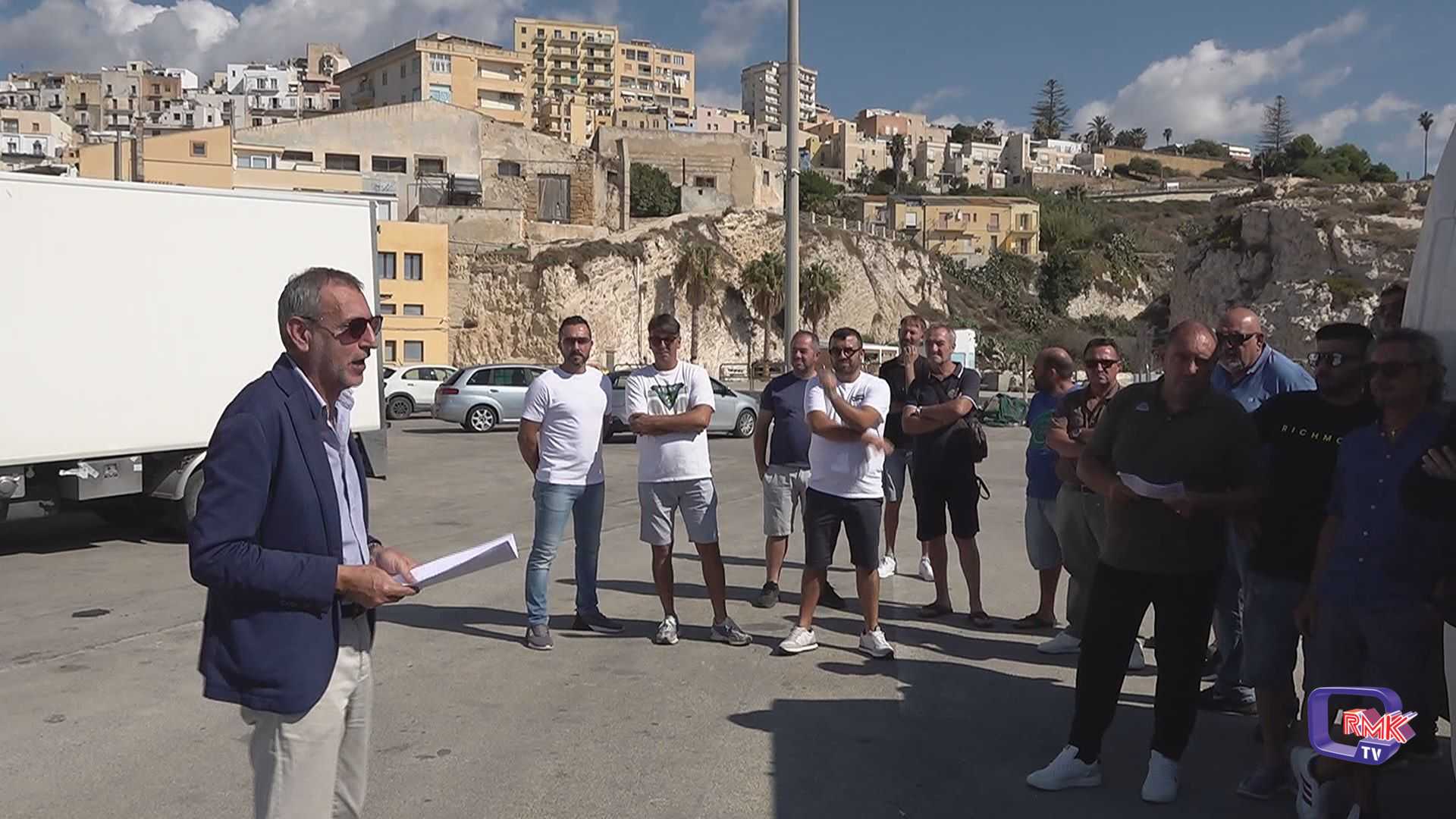 Alla marina la protesta dei commercianti di pesce: «Noi abbandonati»